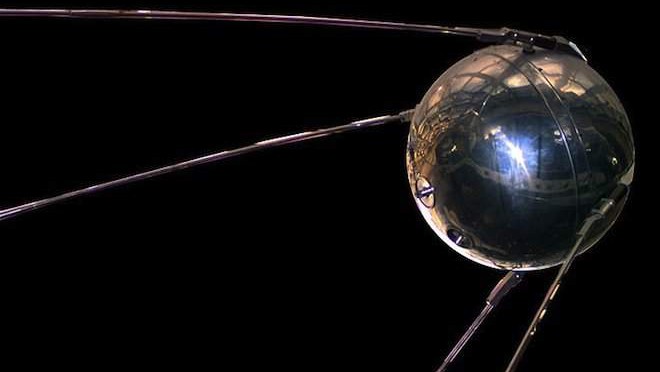 Спутник-1 - первый искусственный спутник Земли